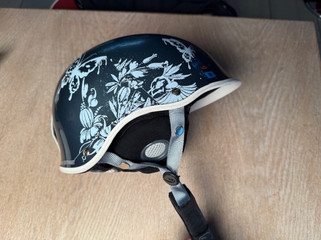 LYŽAŘSKÁ HELMA + BRÝLE