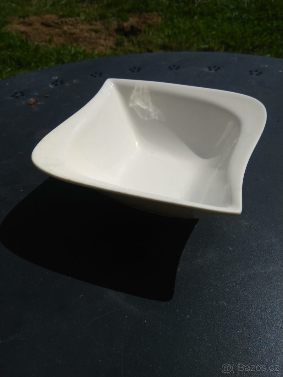 Prodám misky na salát, 9 kusů.