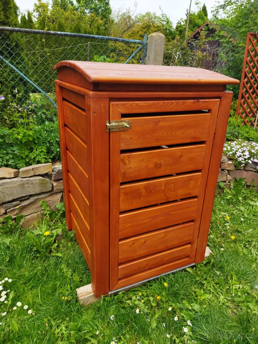 Box na plastovou nádobu.