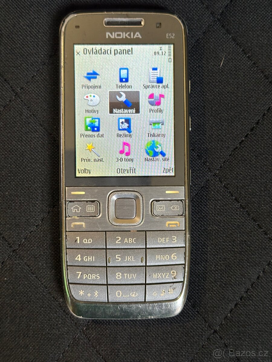 Nokia E52