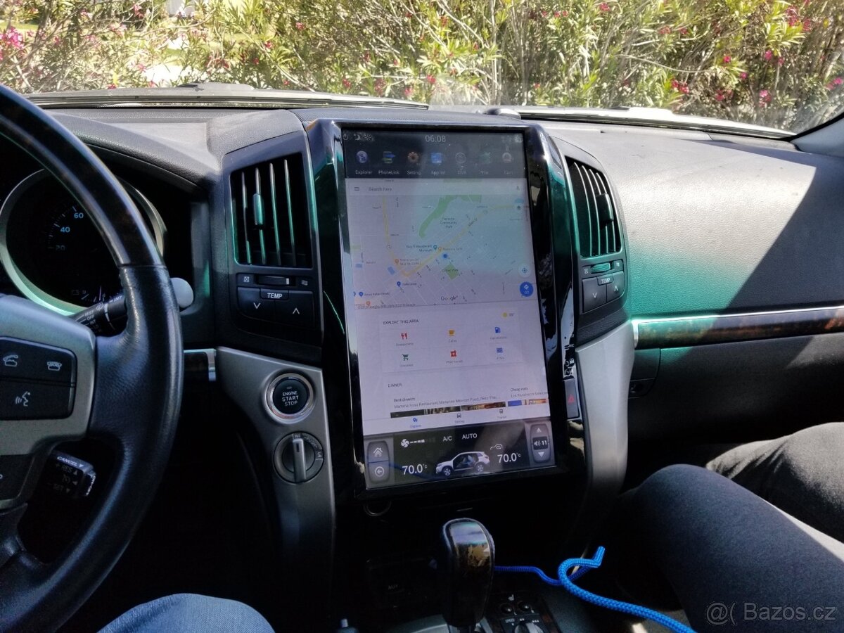 Tesla style Android rádio pro Land Cruiser 200 2008-2015