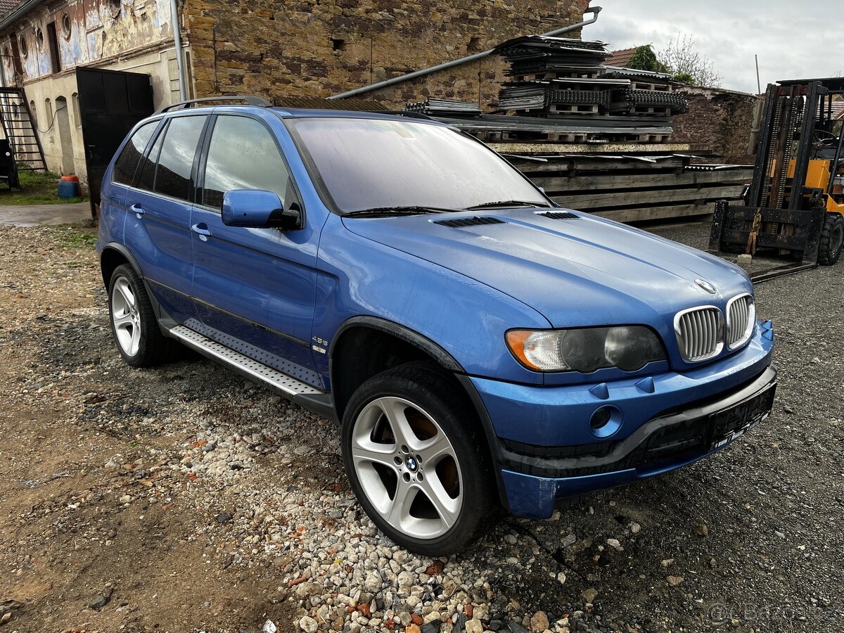 BMW X5 4.6is Estoril blau