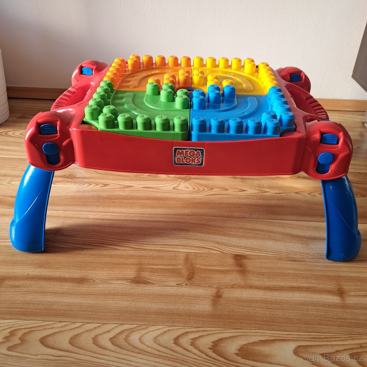 Mega Bloks - Skládací hrací stůl s kostkami