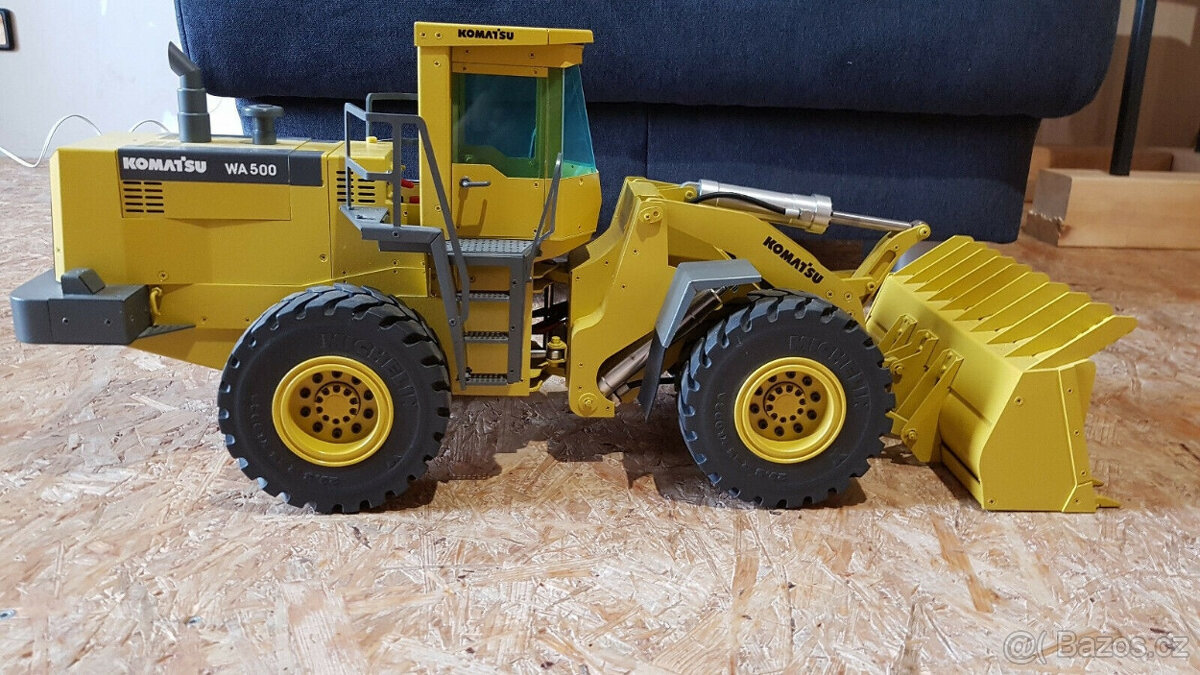 Kolový nakladač Komatsu Wa500-3 od firmy STAHL-Modellbau pas