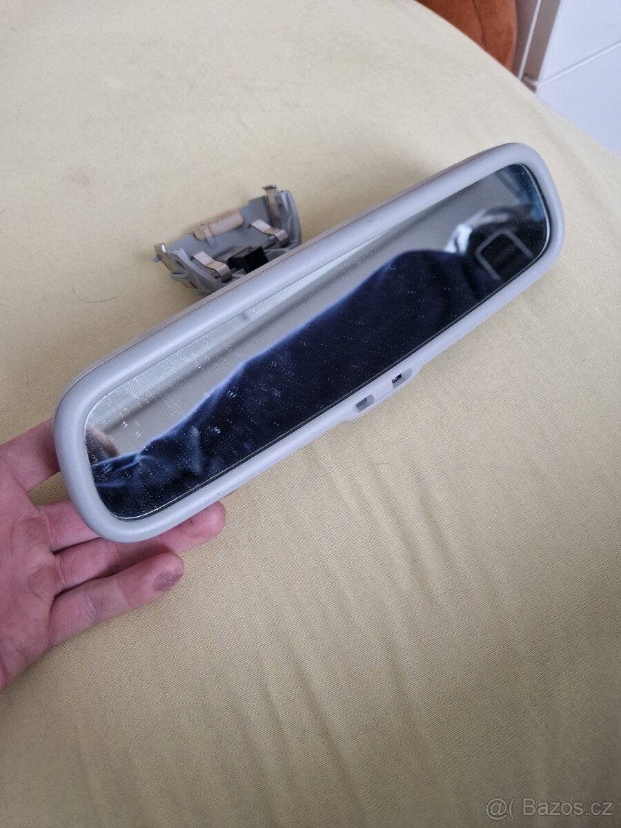 Zpětné samozatmavovaci zrcátko Octavia II 2