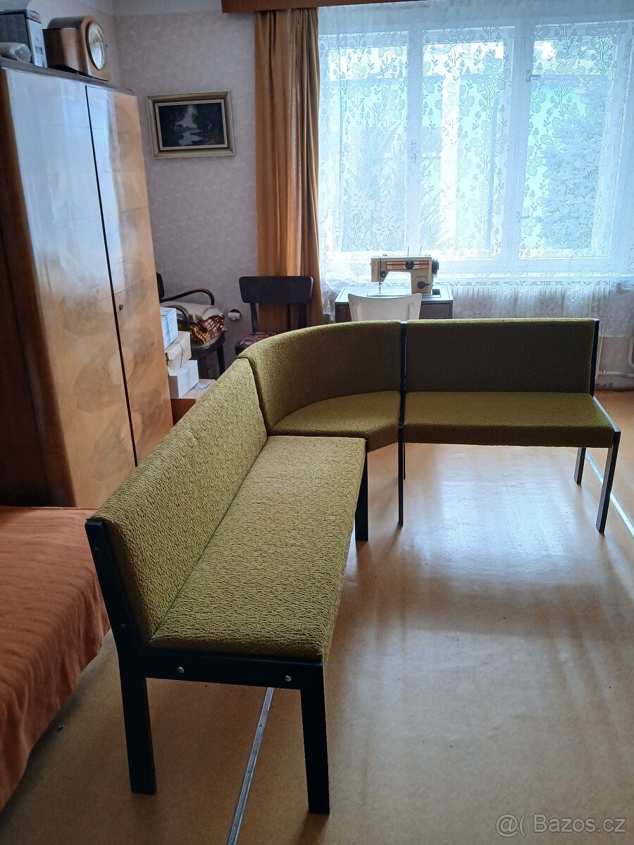 Rohová jídelní souprava - spěchá