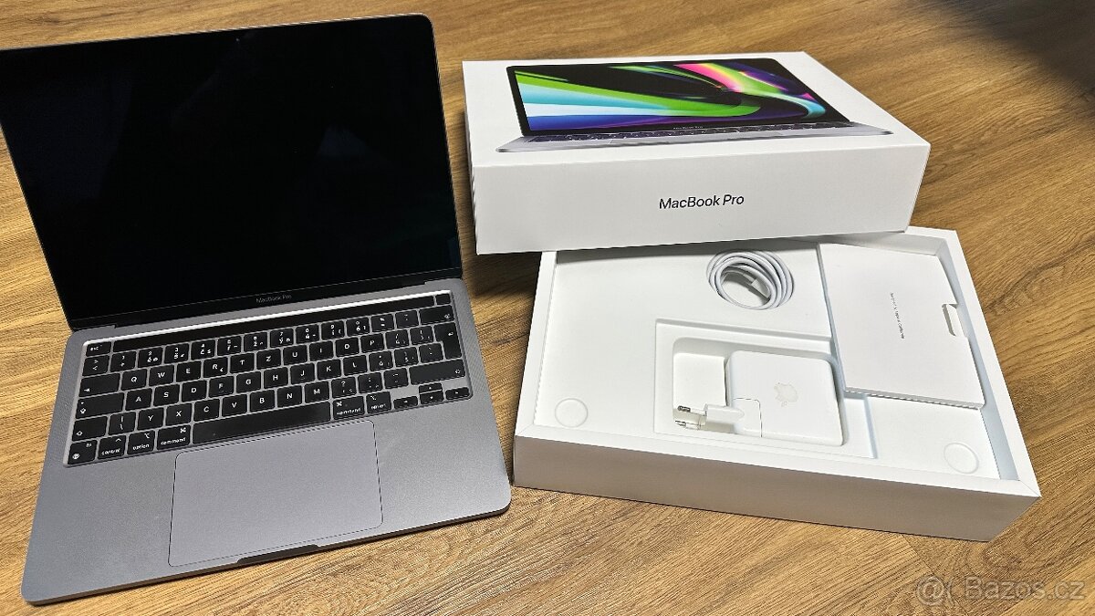 MacBook Pro 13” M2 (2022) – 8GB RAM, 256GB SSD + matný černý