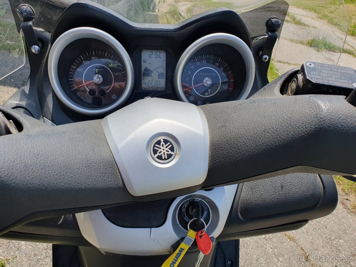 skútr yamaha x-max 250