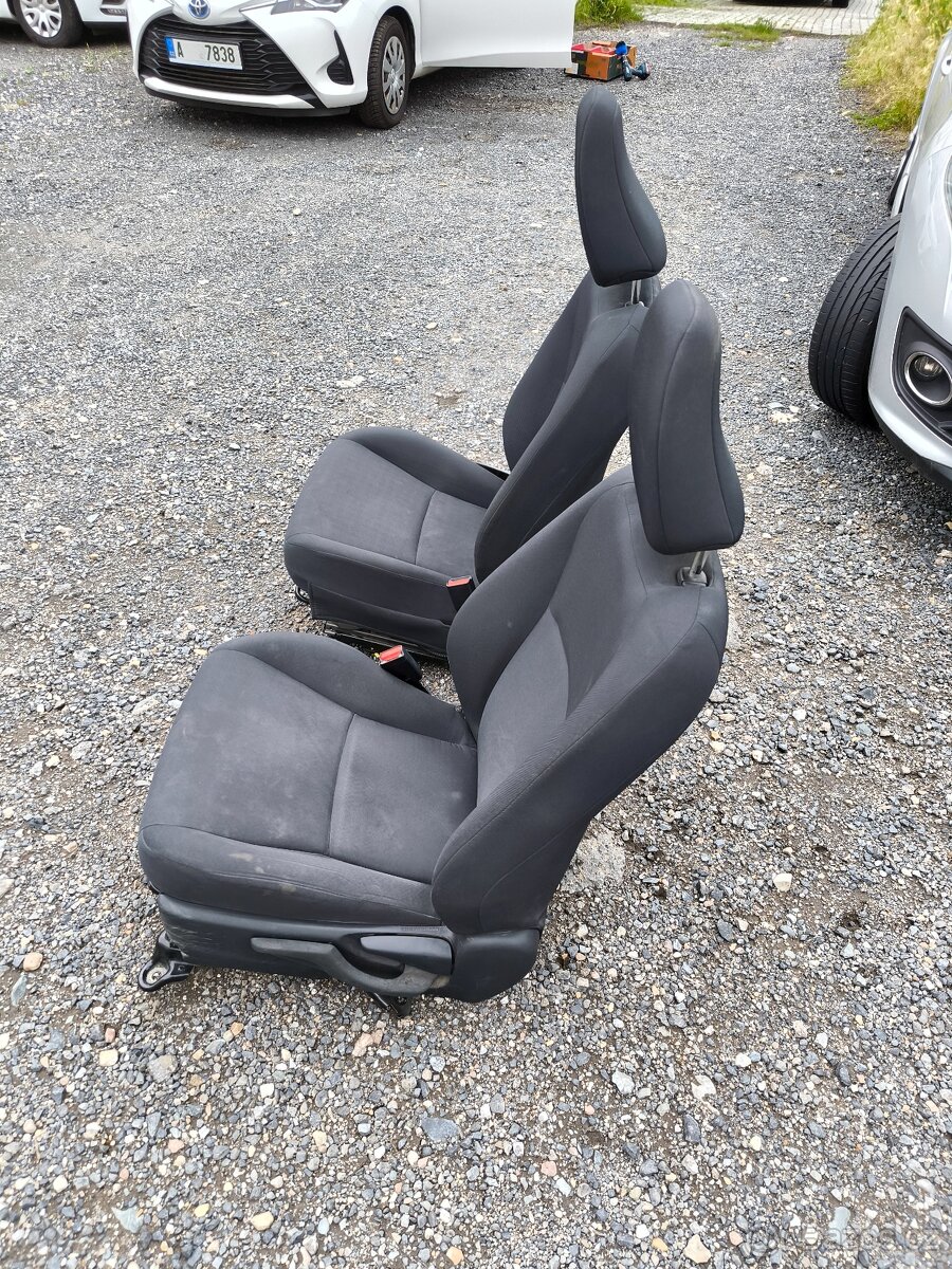 Toyota Yaris 3 (2019)2 ks - 1800 czk, Airbag -OK