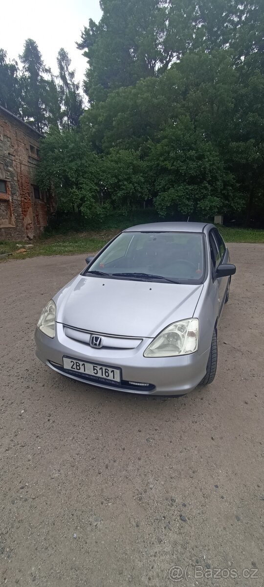 Osobní automobil – Honda civic 7.g hatchback