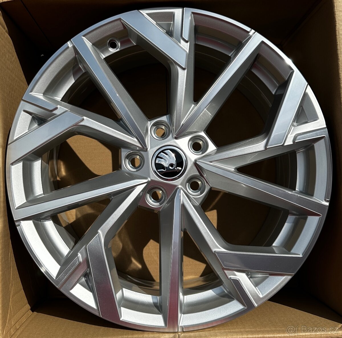 5x112 R18 7,5J ET48 Škoda Octavia ( model Avior )