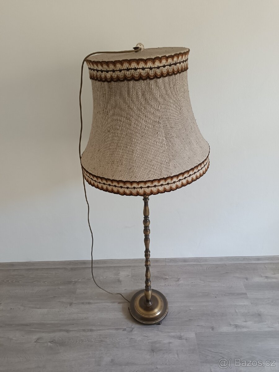 Mosazná lampa