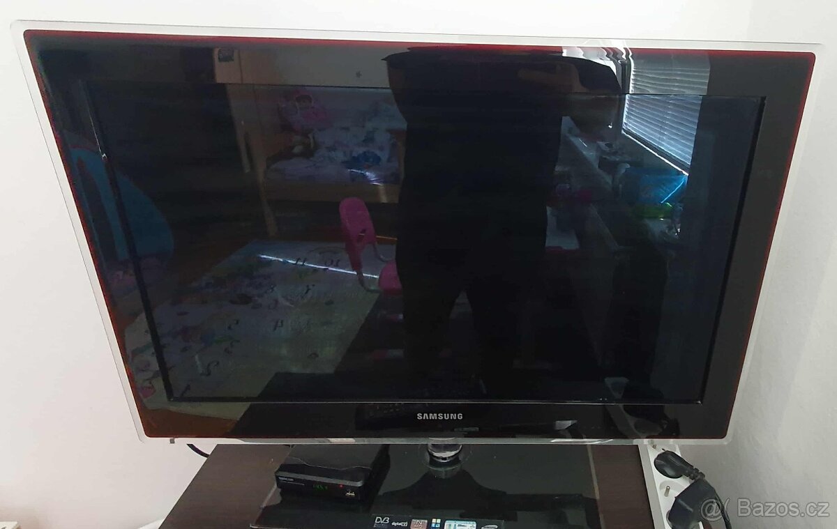 32" Samsung UE32B7000 Full HD + set top box sencor