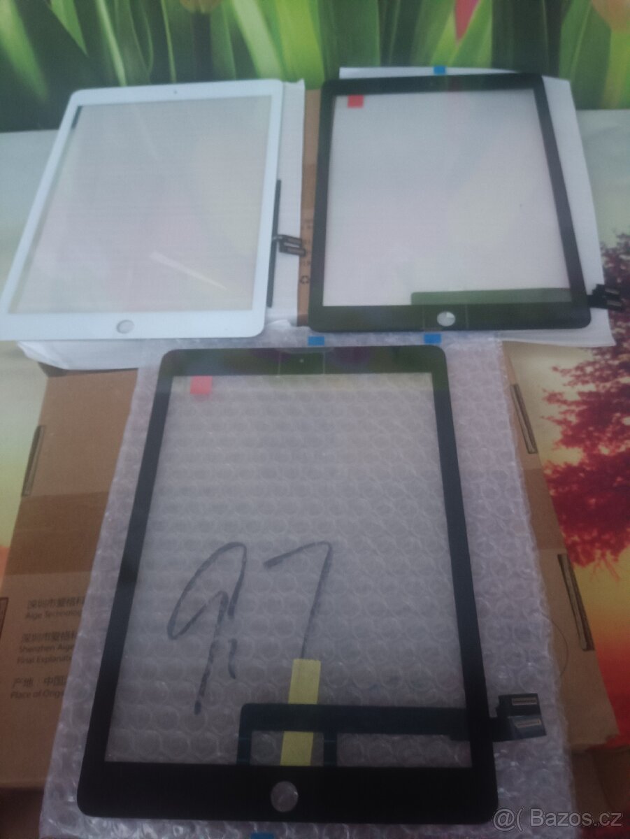 Dotykové sklo (digitizér) pro tablety iPad.