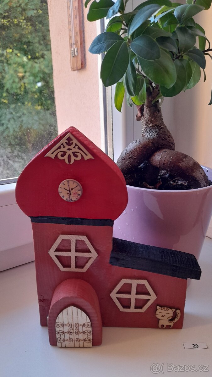 Dřevěný baráček - domeček, kostelík na parapet okna č. 29