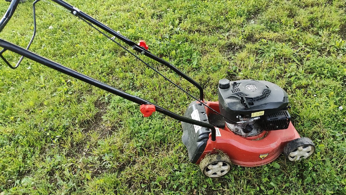 Benzínová sekačka