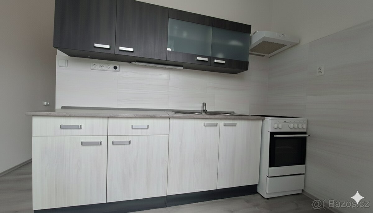 Pronájem bytu 2+1 (60 m2) Komenského, Adamov