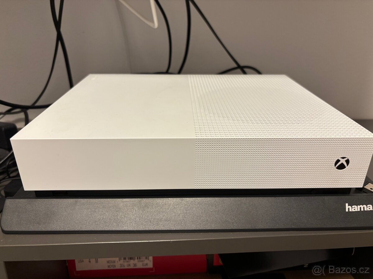 Xbox one+ mys+ větrák