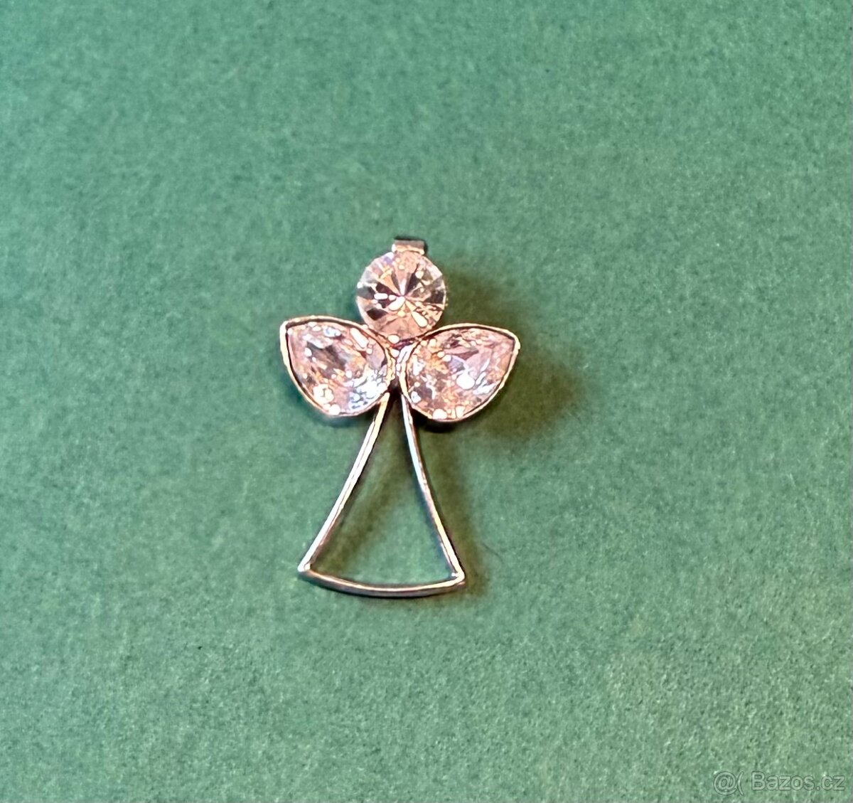 Přívěsek anděl se Swarovski komponenty.