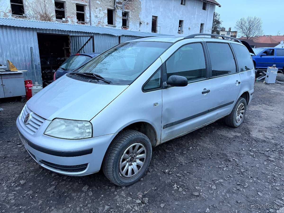 Rozprodám na díly VW Sharan 2.0i