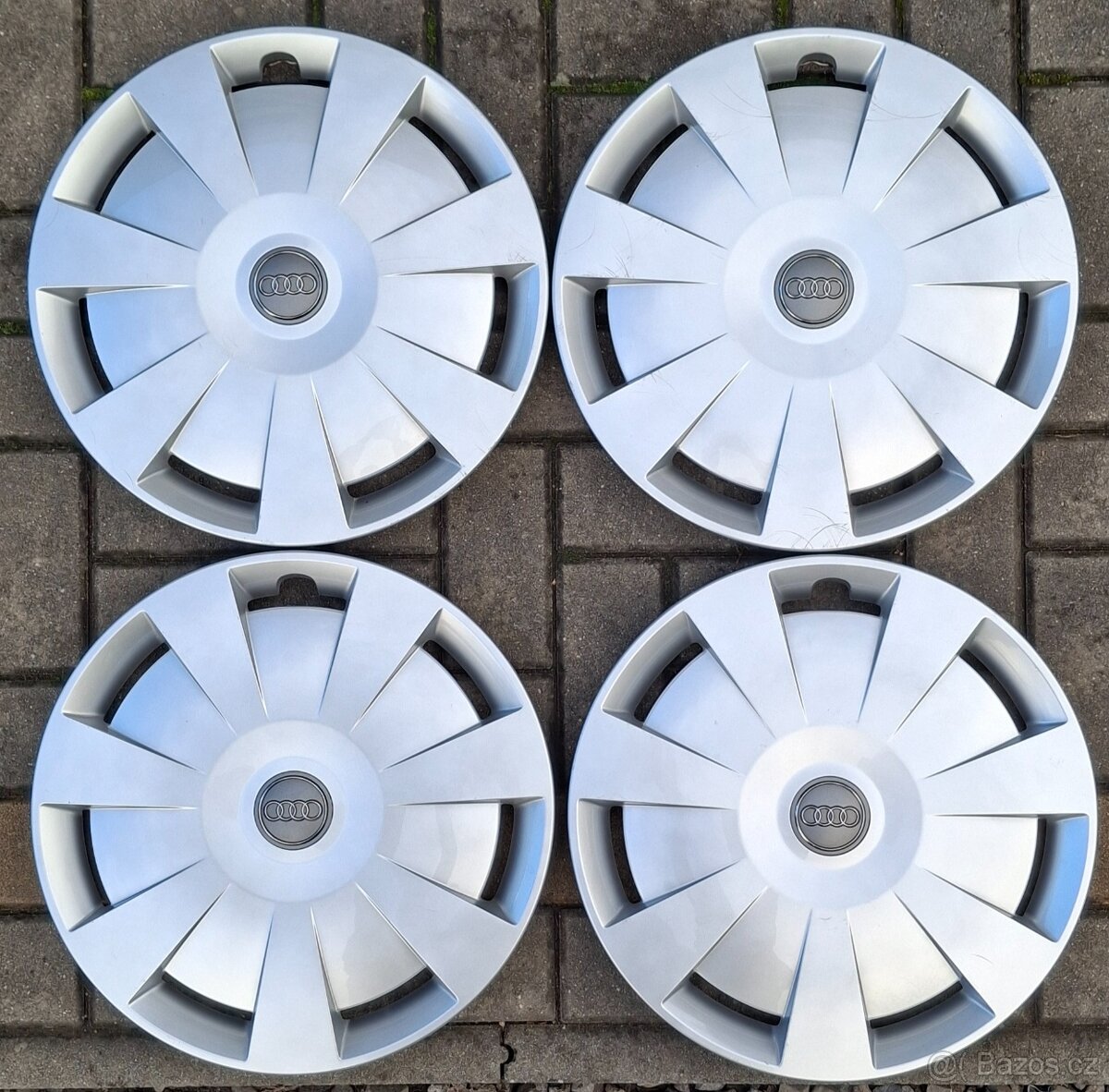 Originál poklice Audi R16