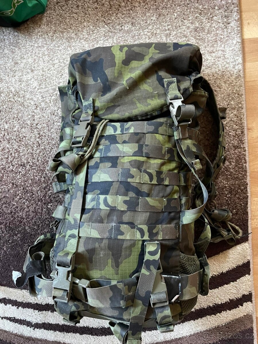 vojenský batoh