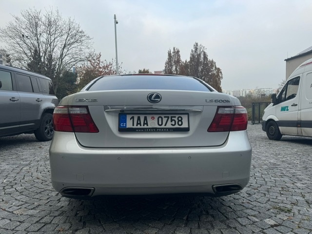 LEXUS LS600H
