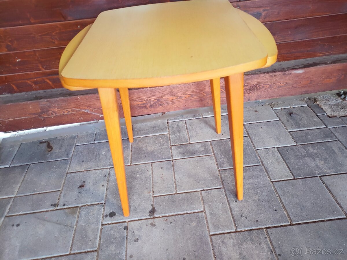 Retro stolek televizní, Brusel, umakart, otočný