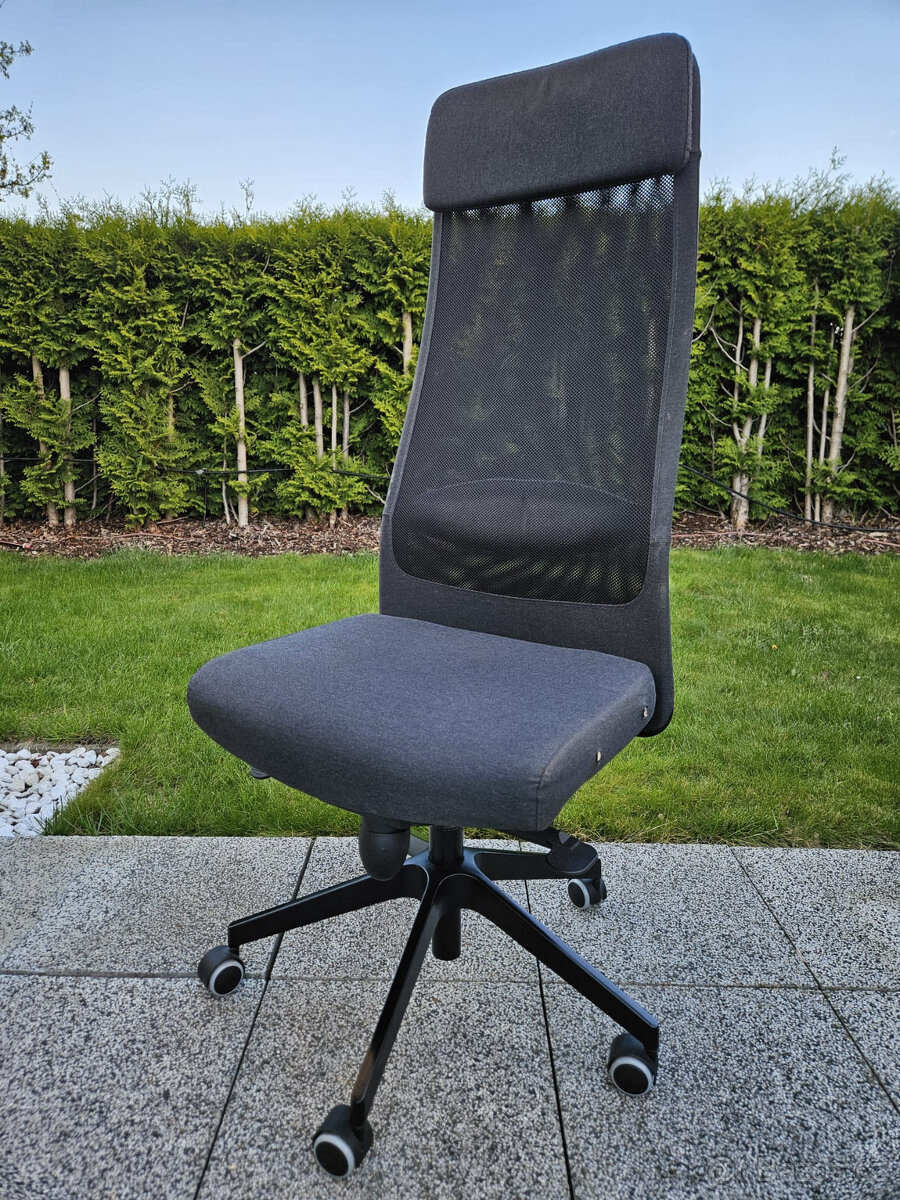 Ikea Markus, potah Vissle tmavě šedá