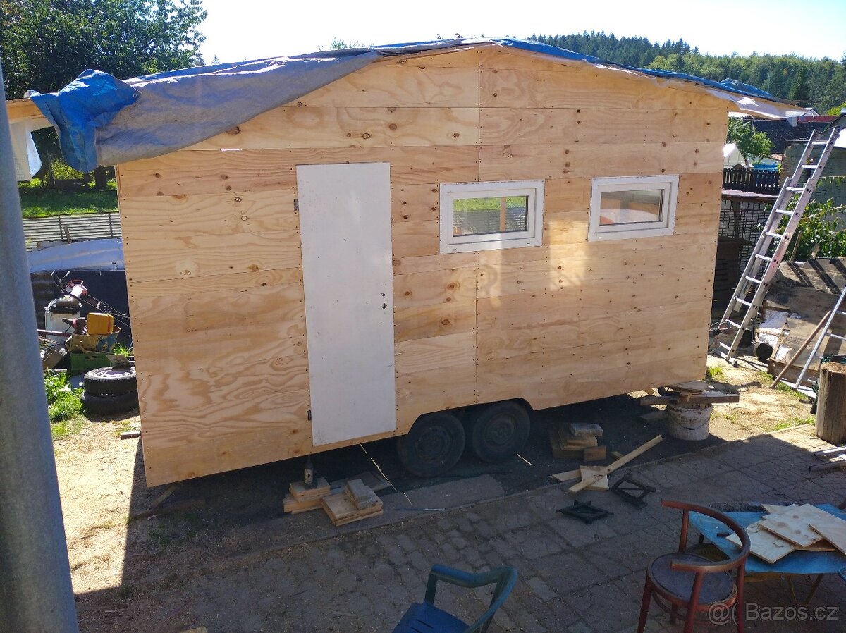 Karavan na pevné stání