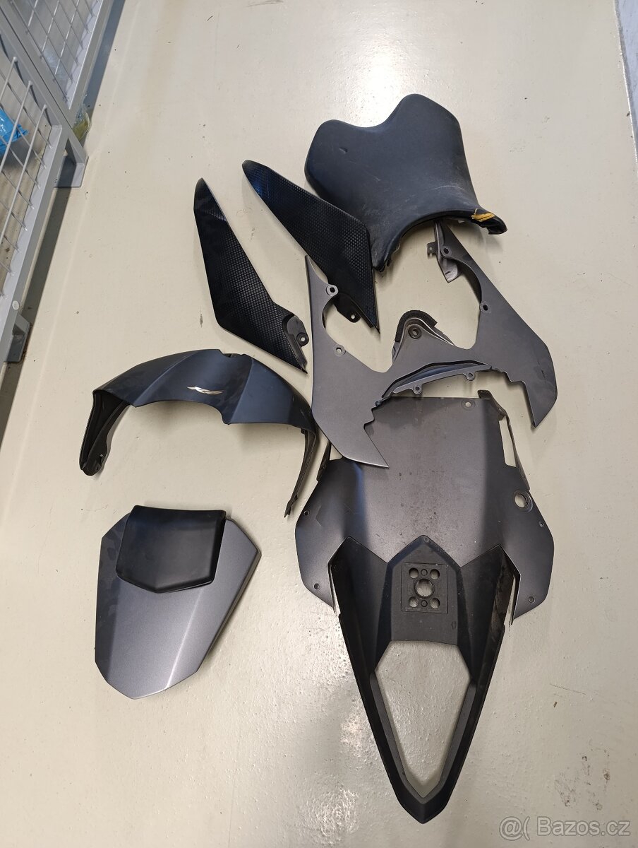 Kryt nádrže, blatník, zrcatka Yamaha R6R