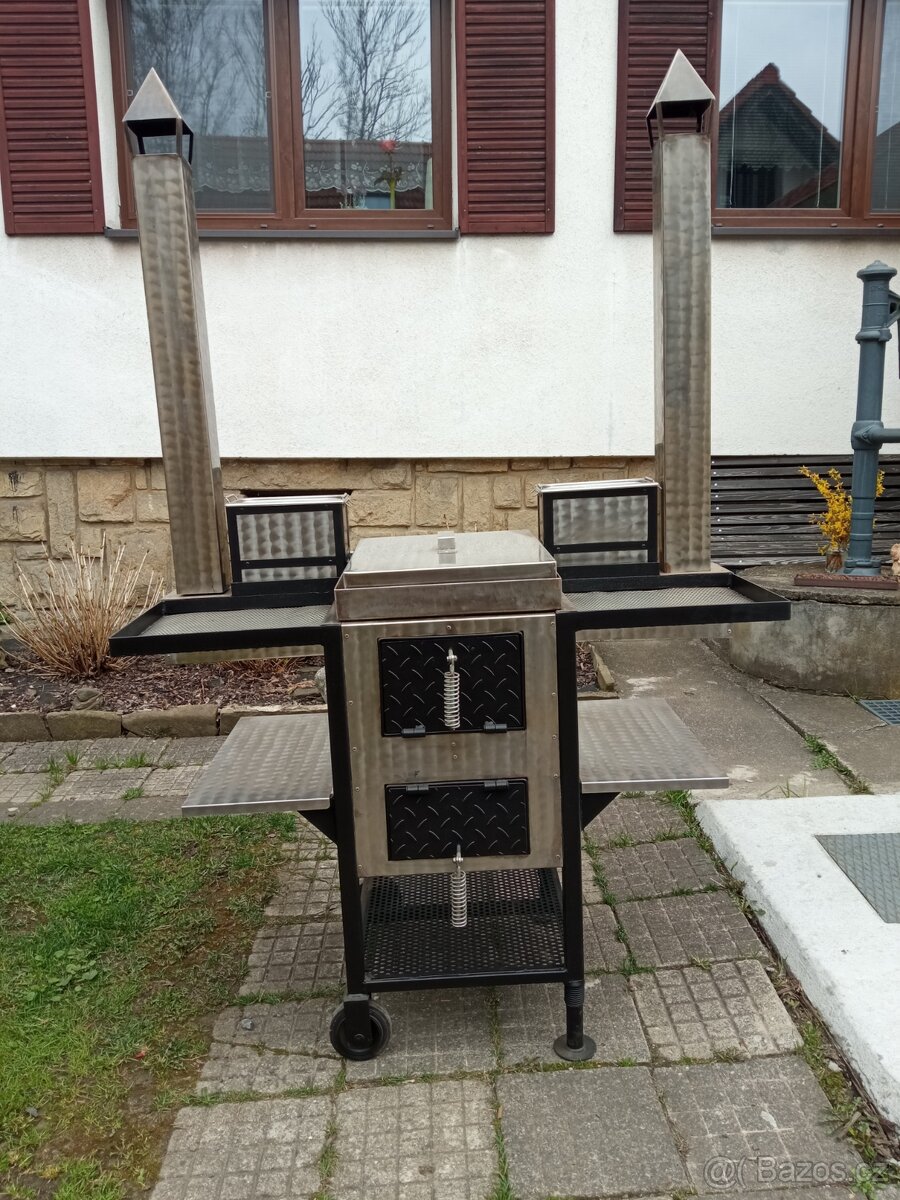 Zahradní velký nerezový gril vyrobený na zakázku