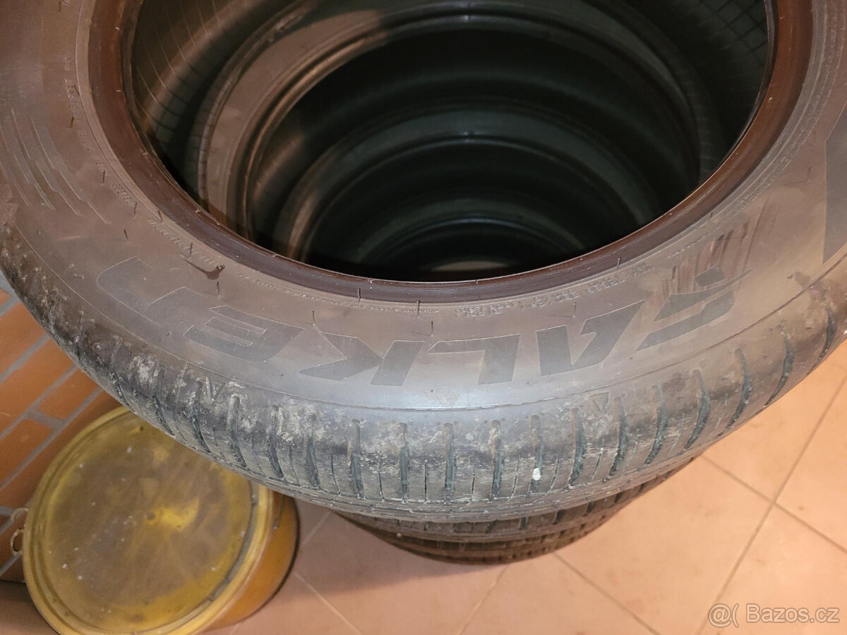 Pneu Falken 225/55 R18