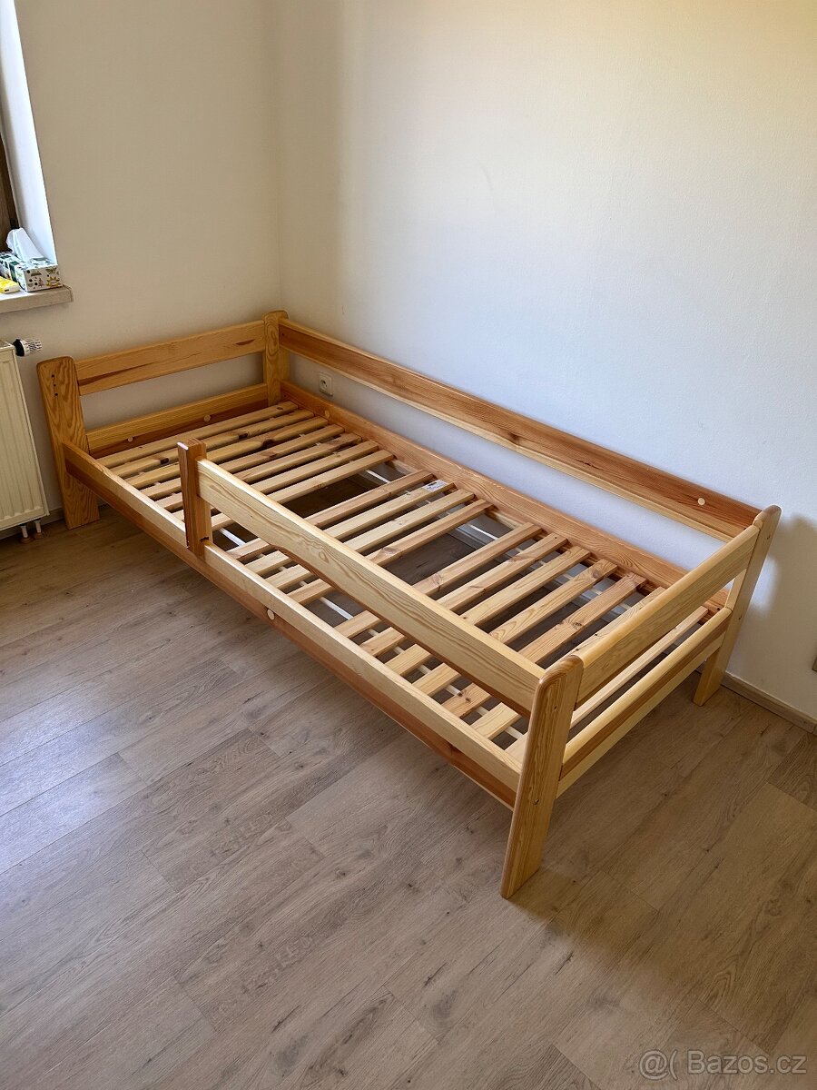 Prodám dřevěnou postel