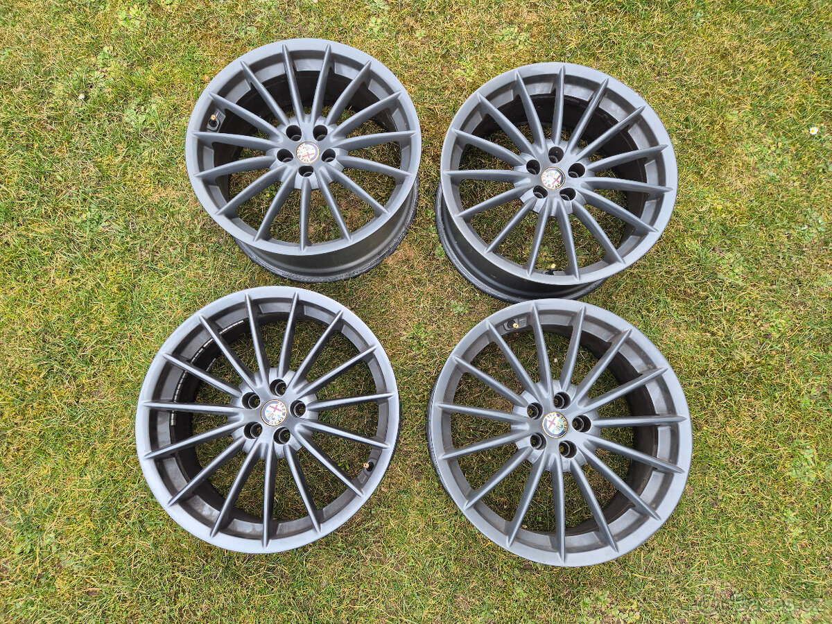 Prodám sadu alu disků Alfa Romeo TOORA 5x98 R18