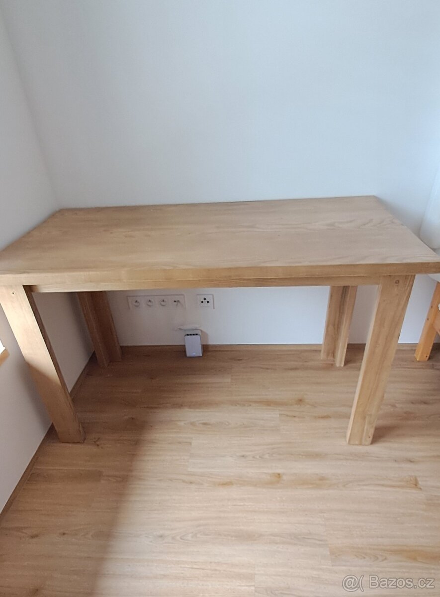 stůl ze dřeva masiv Jasan