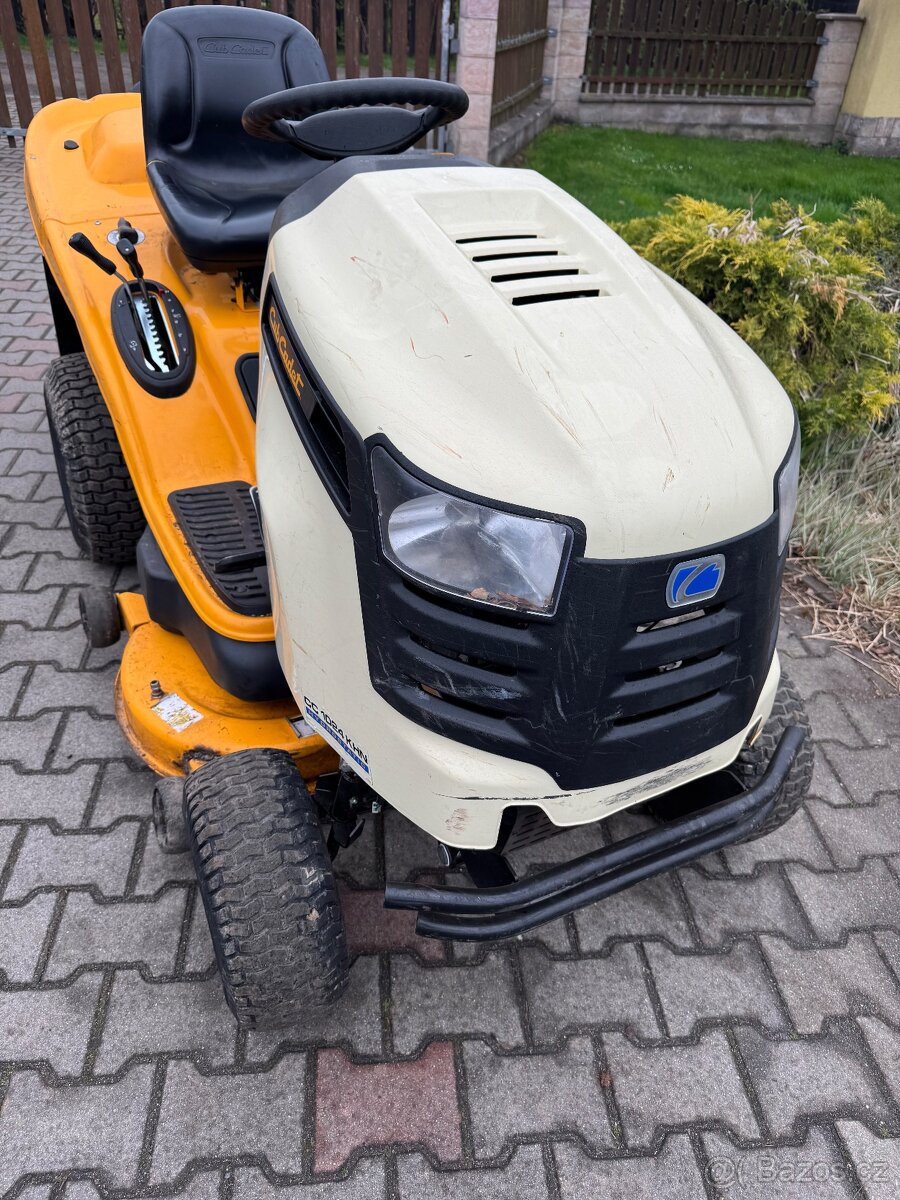 Zahradní traktůrek cub cadet 24 ps