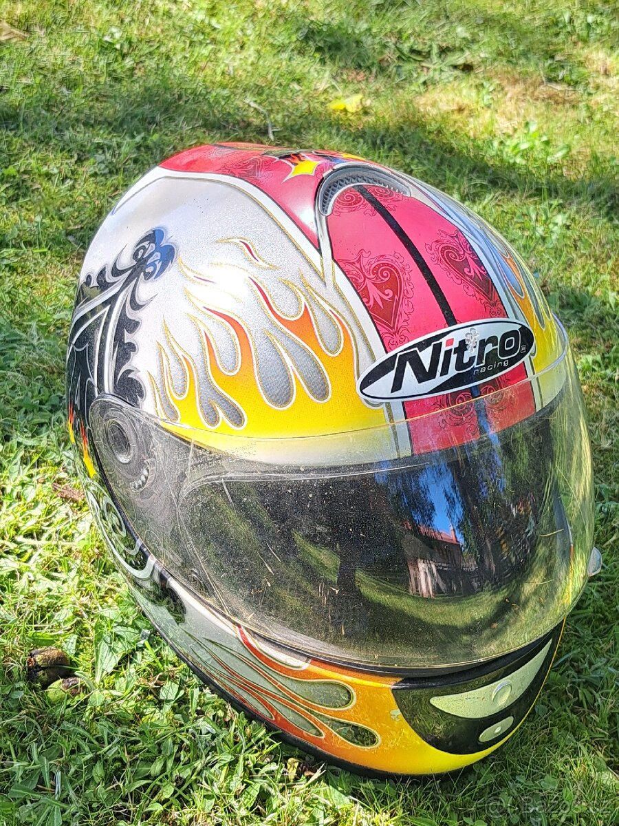 Integrální přilba NITRO