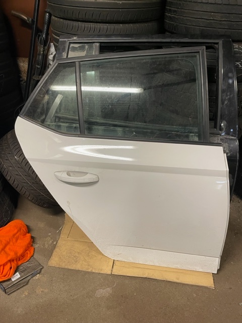 Škoda Fabia III prodám díly z vozu.