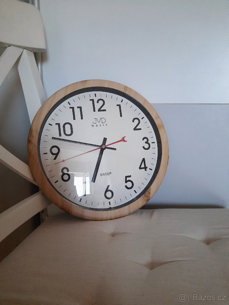 Nástěnné hodiny