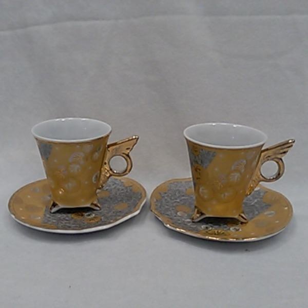 Přátelská sada šálků na zlatých nožkách