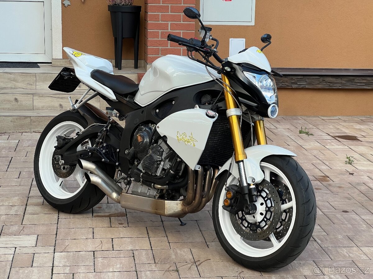 YAMAHA R6 -STREET-BIKE-