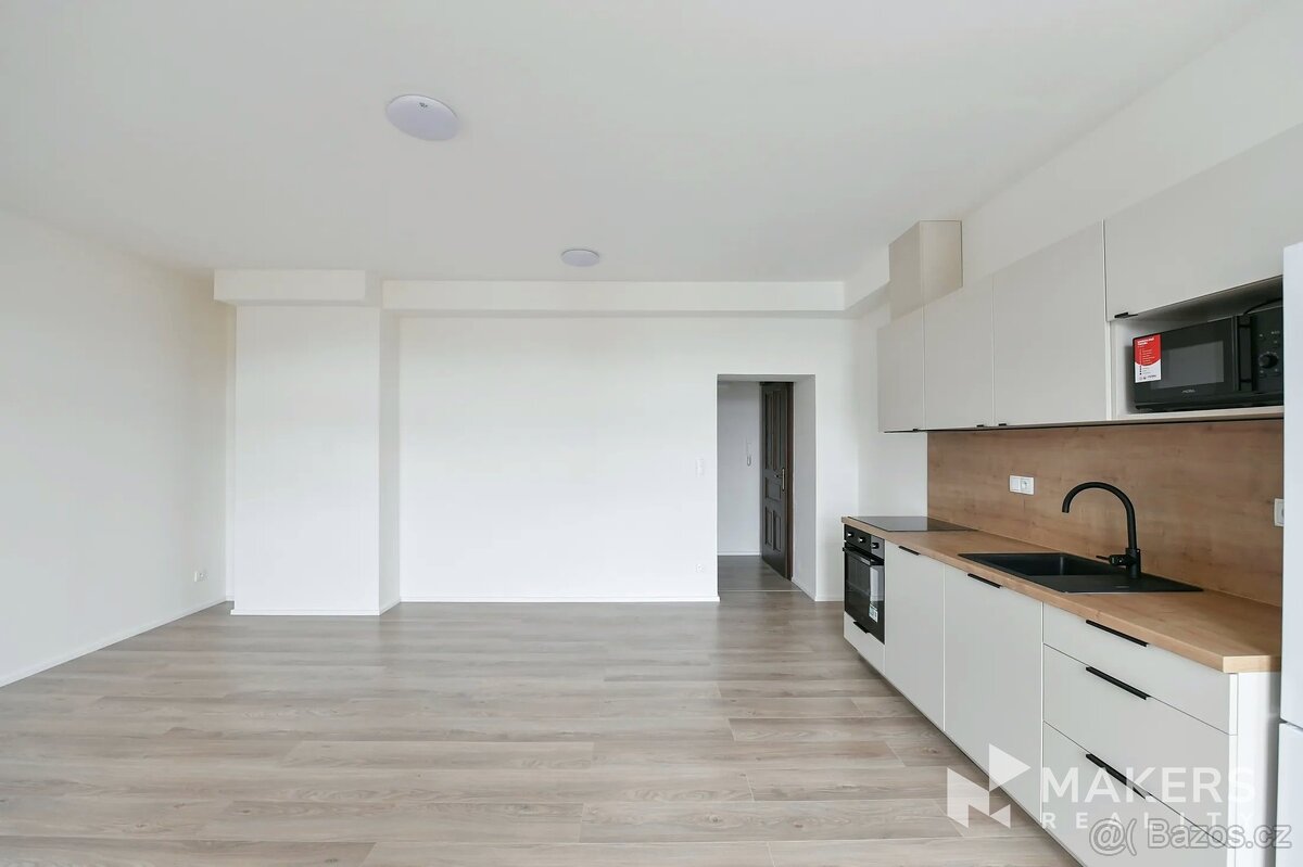 Pronájem bytu 1+kk 28 m², U skládky, Praha - Libeň