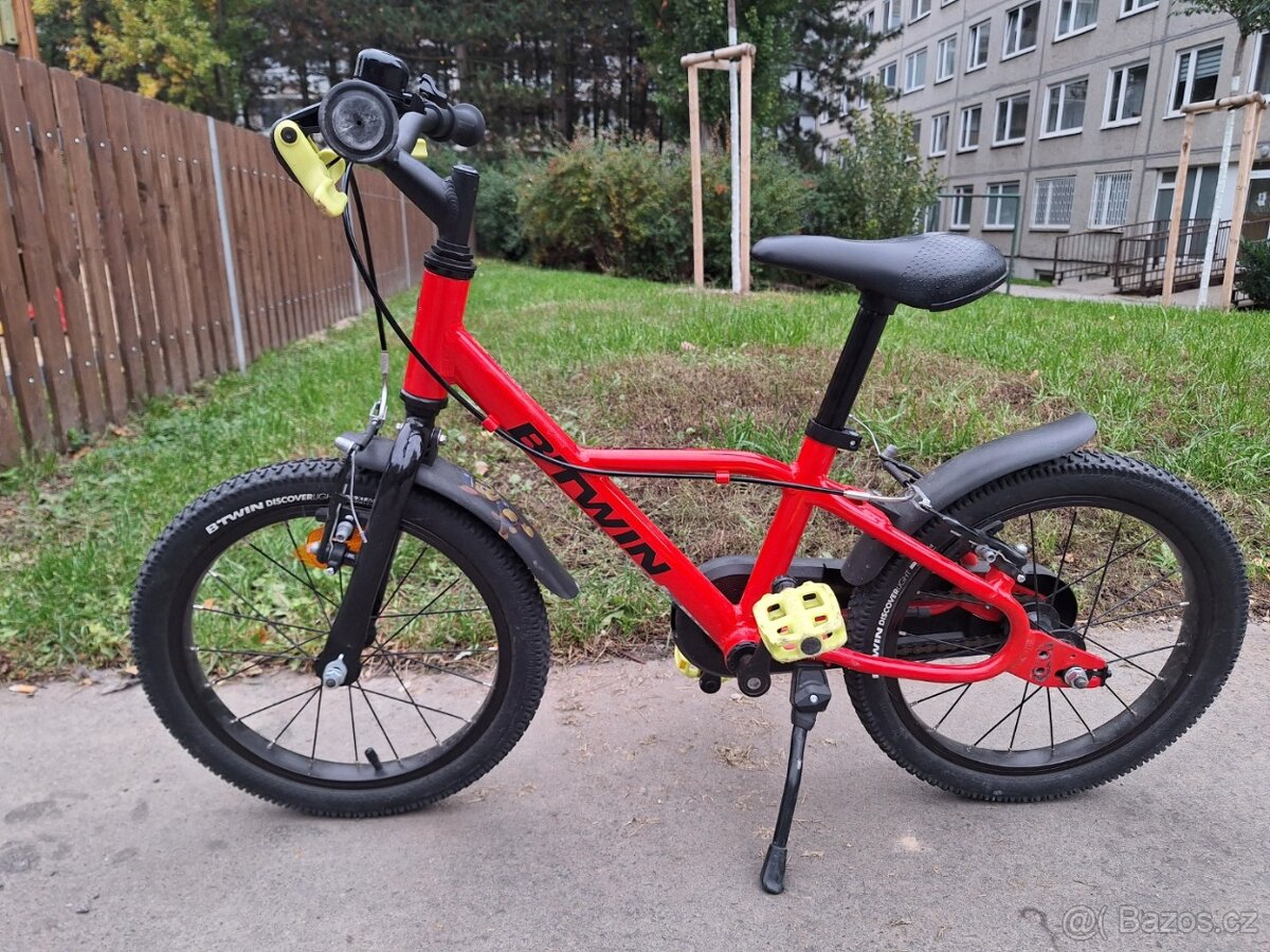 Dětské kolo 900 4-6 let Racing BTWIN červené