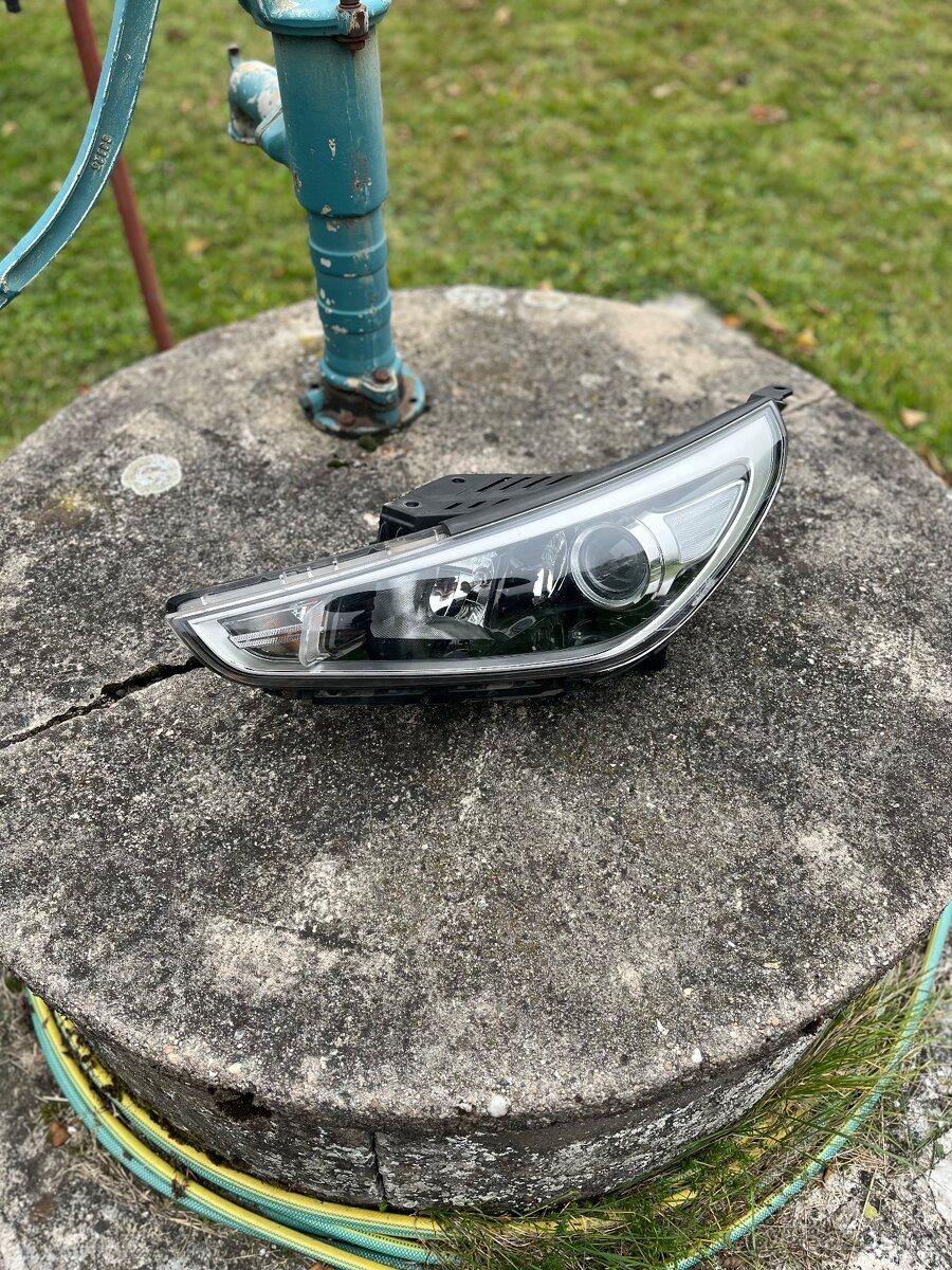 Prodám levé světlo na Hyundai i30 Pde