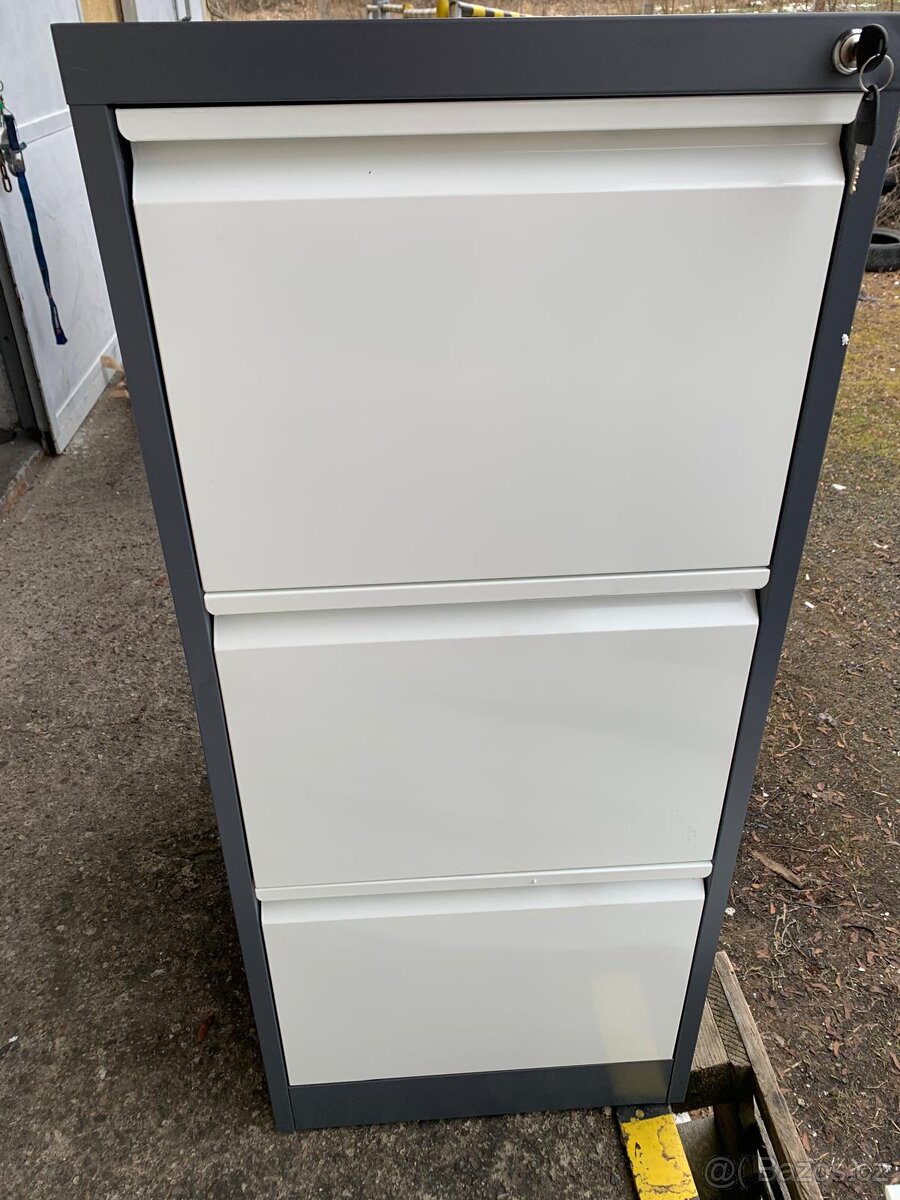 Nová uzamykatelná kartotèka