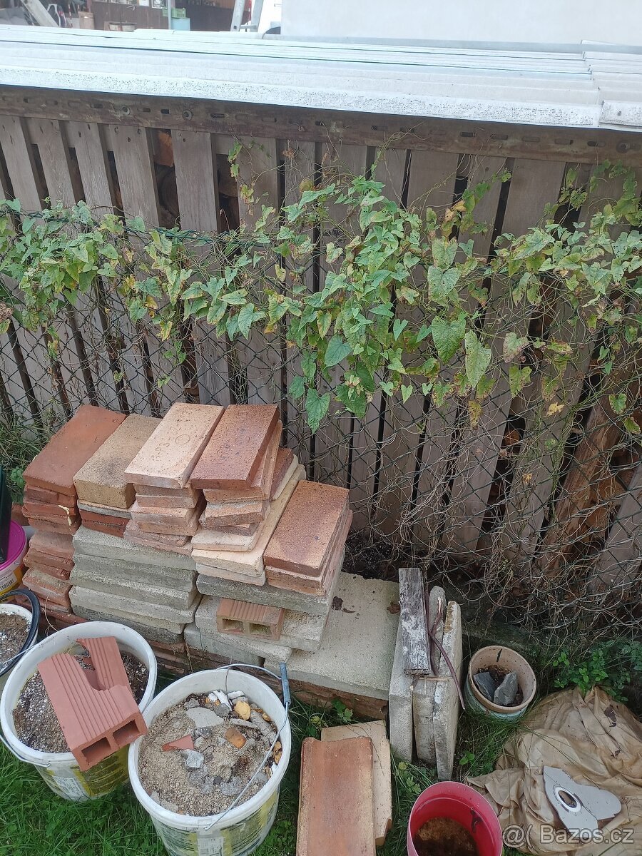 Zemina za odvoz + cihly Zábřeh