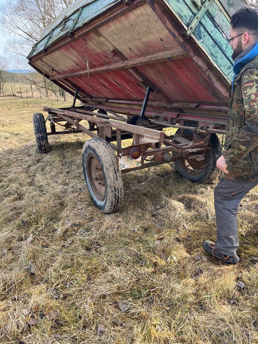 Vlek sklápěcí za traktor