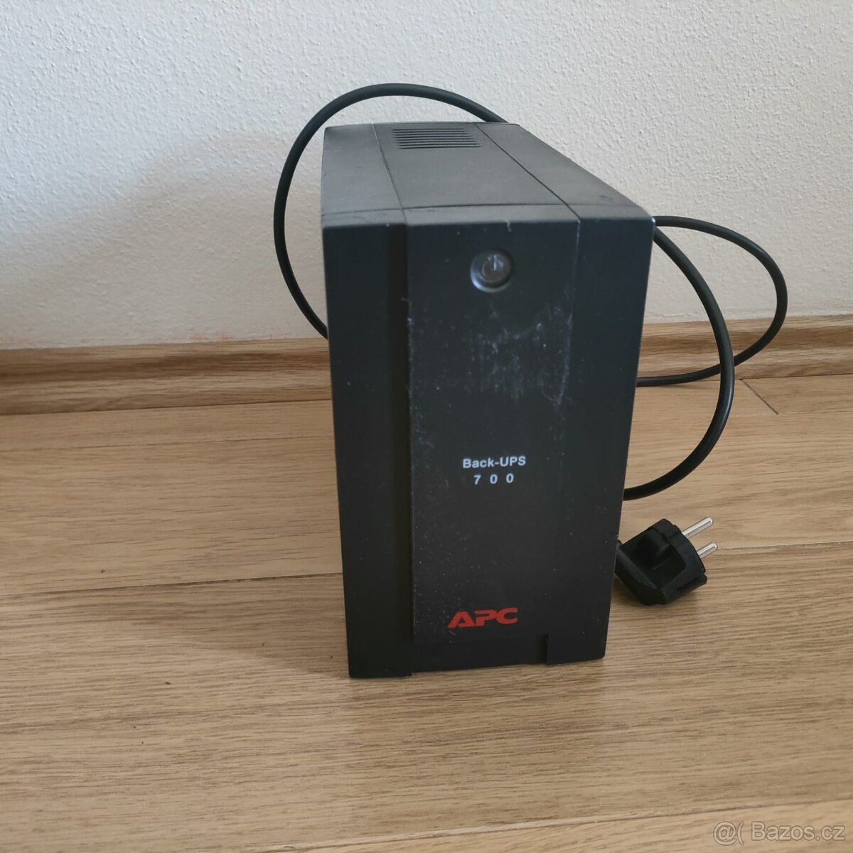 Záložní zdroj APC Back-UPS 700VA