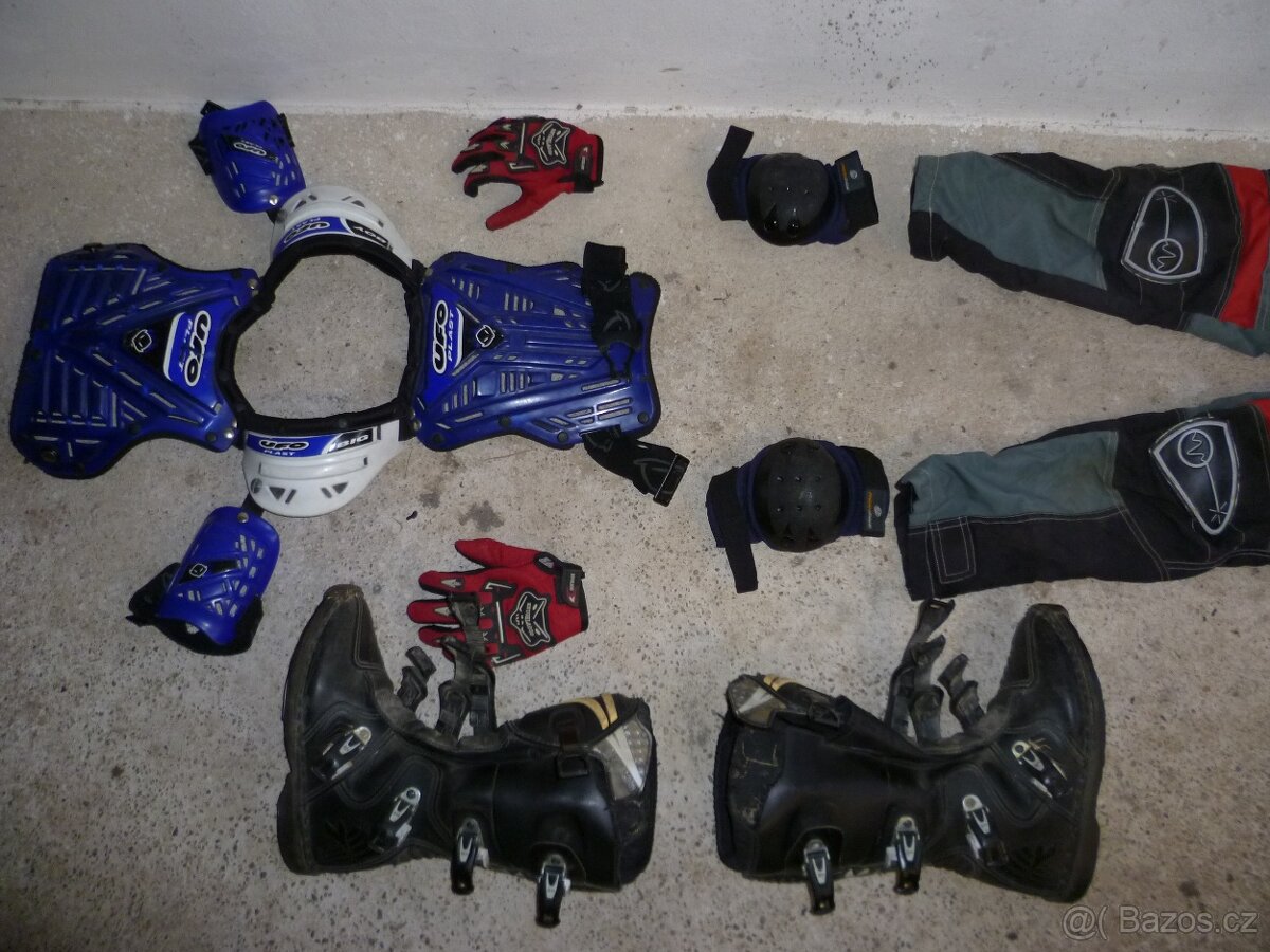 Prodám  dětské věci na moto